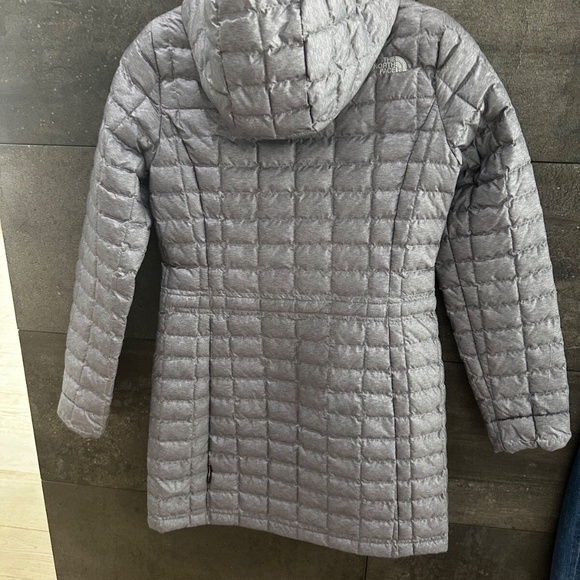 The North Face Eco Thermoball Parka 2 in Grey Color size XS - Picture 14 of 15
